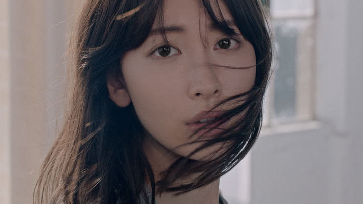 挤下佐佐木希！小嶋阳菜代言UQ内衣