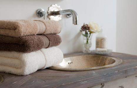 浴巾用纯棉的好还是珊瑚绒的好,浴巾是珊瑚绒的好还是棉的好