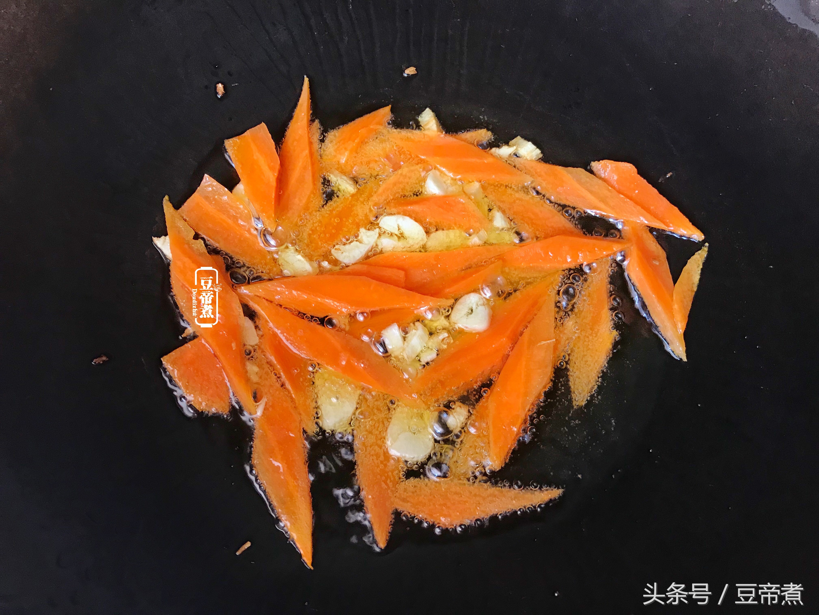 鱿鱼三种新款花刀切法记得收藏,鱿鱼怎么切花刀才卷得漂亮