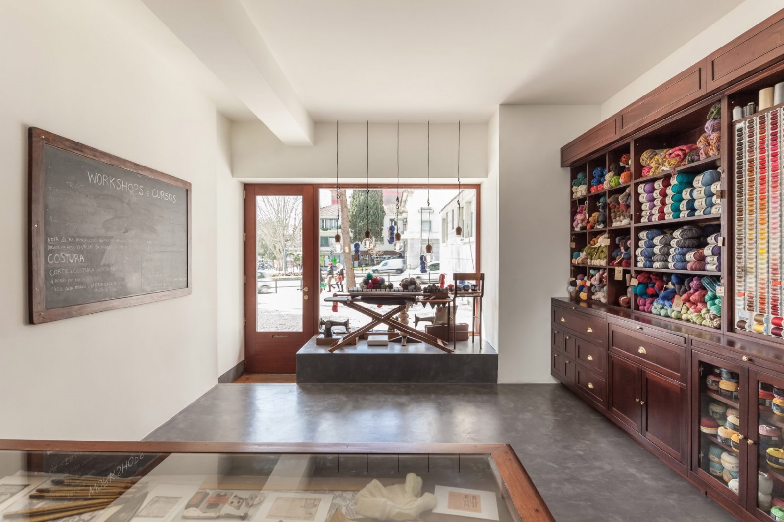 新旧葡萄牙的纱线商店