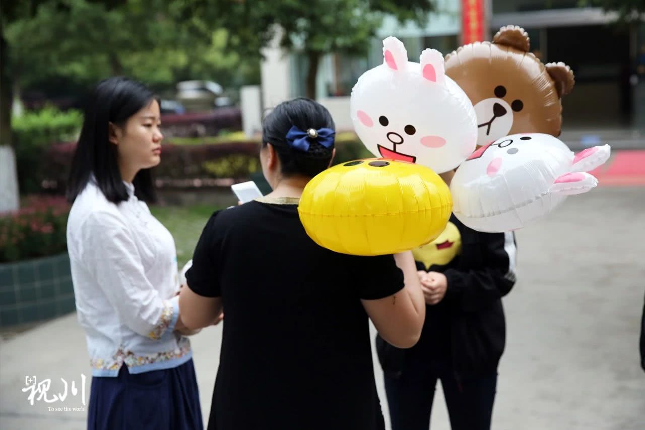 气球葬礼母亲,气球墓园