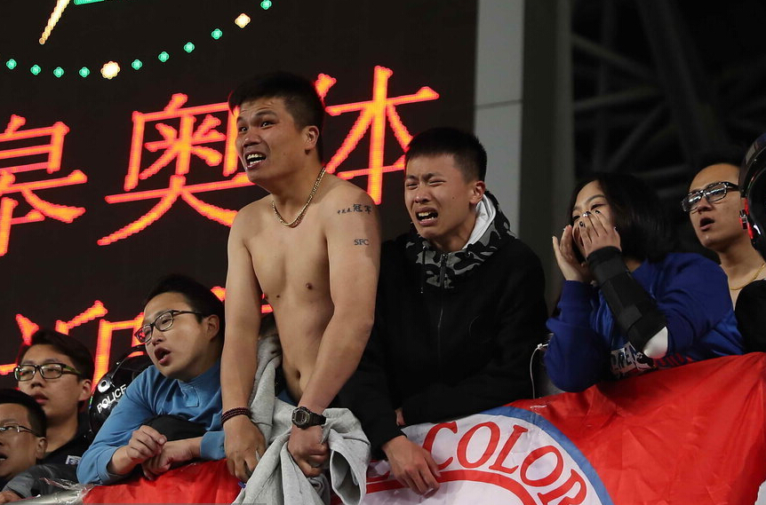 从亮鞋钉蹬人到断子绝孙脚，裁判的不作为严重阻碍中国足球的进步