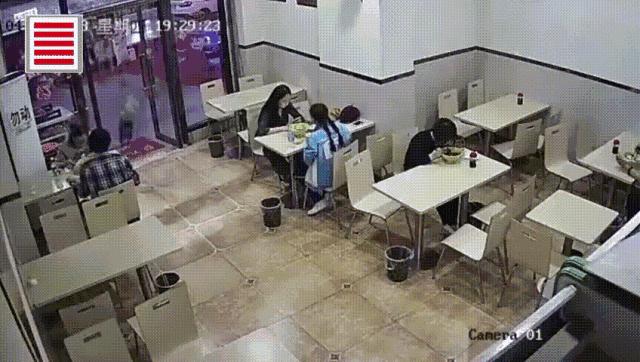 4岁娃被孕妇绊倒致颅脑损伤，孩子妈这样教她重新做人！