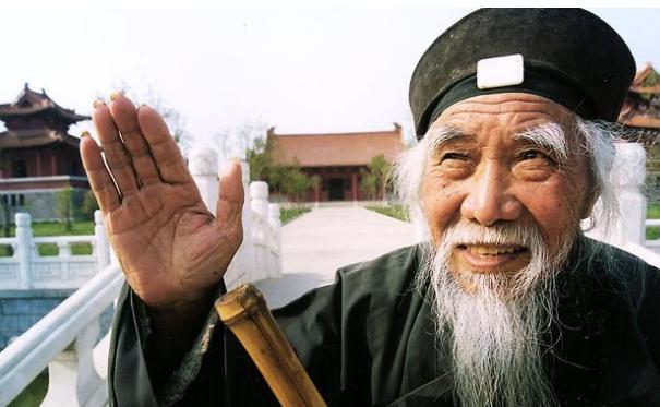 为了生儿子将亲生女儿掐死并烧成灰,真是报应不爽呀