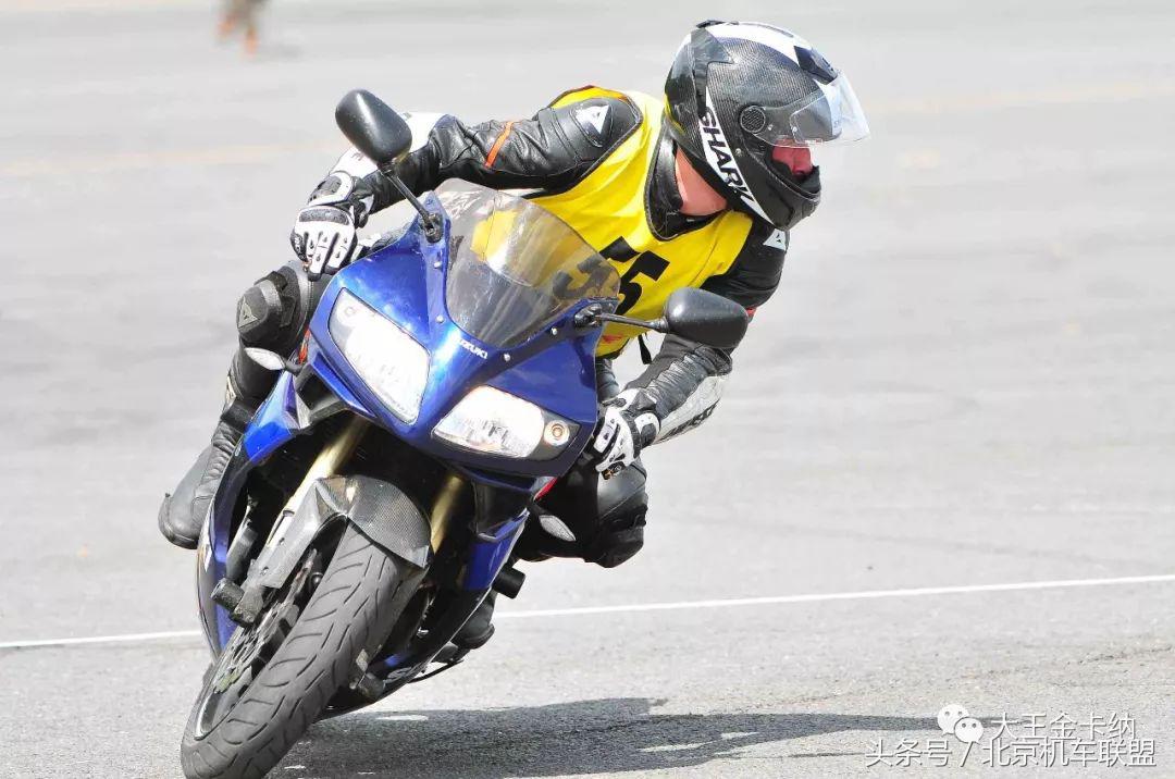 摩托车u型弯道教程,摩托车u型下坡弯道技巧