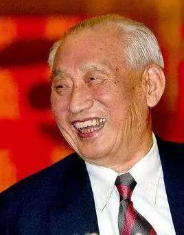 都说CBA奖杯是淘宝同款！可你知道CBA冠军奖杯是无价之宝吗？