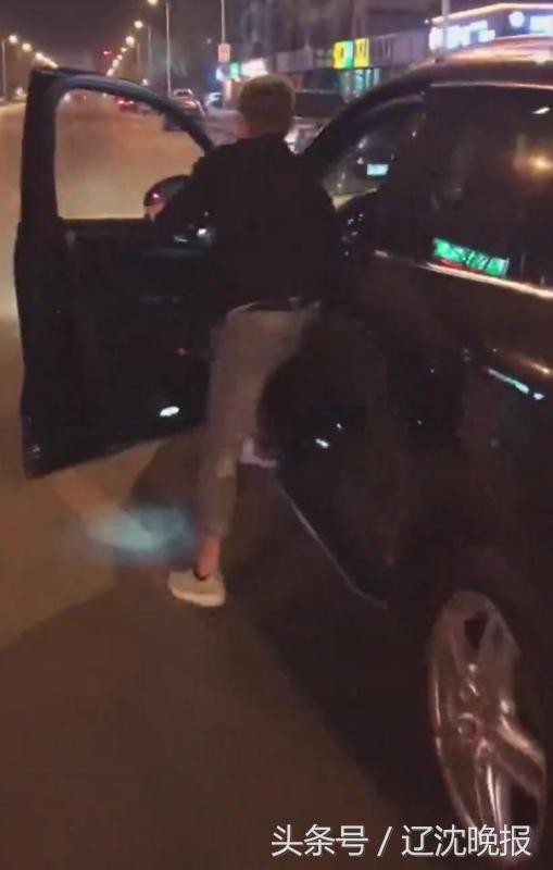 沈阳无人驾驶男孩,男孩开豪车直播无人驾驶