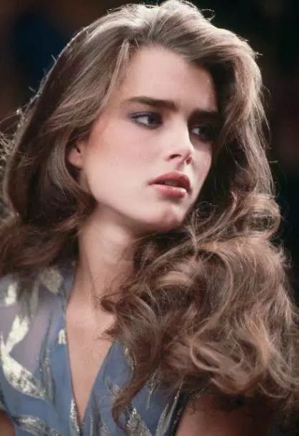 10岁全裸上镜《花花公子》，她的美貌被好莱坞誉为世界第八大奇迹