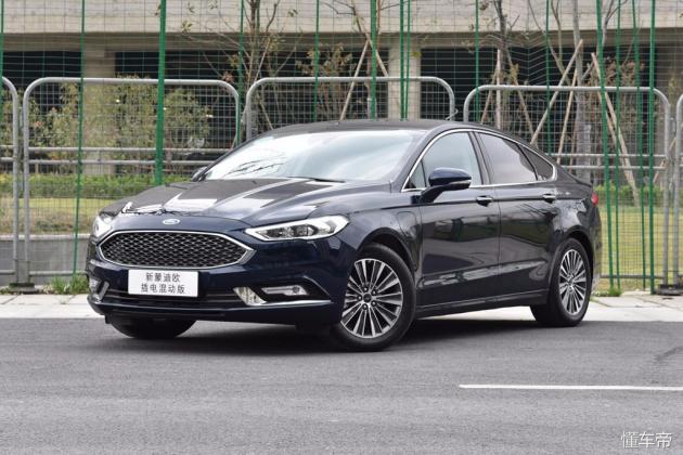 丰田终于火了三厢版登场,丰田phev插电式混合动力