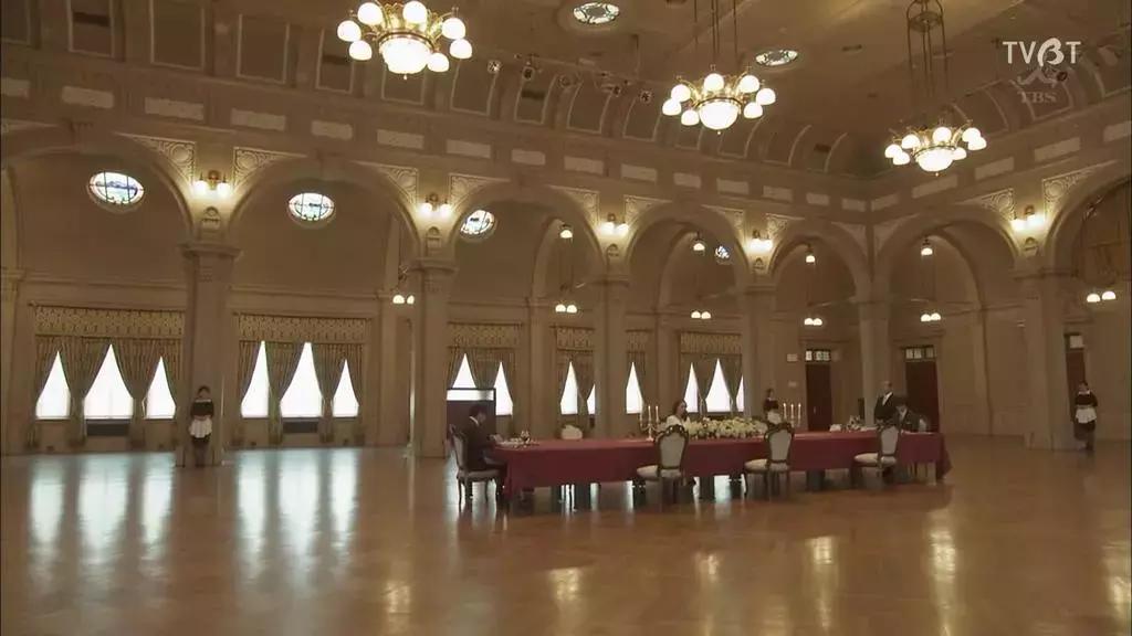 剧情老套夸张但没有违和感 (剧情很老套但是很好看)