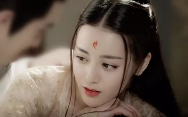 刘海剪残怎么办,平刘海剪得太短太丑怎么补救