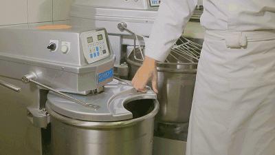 面包店做面包一般用什么机器,面包房必备的烘烤设备和工具