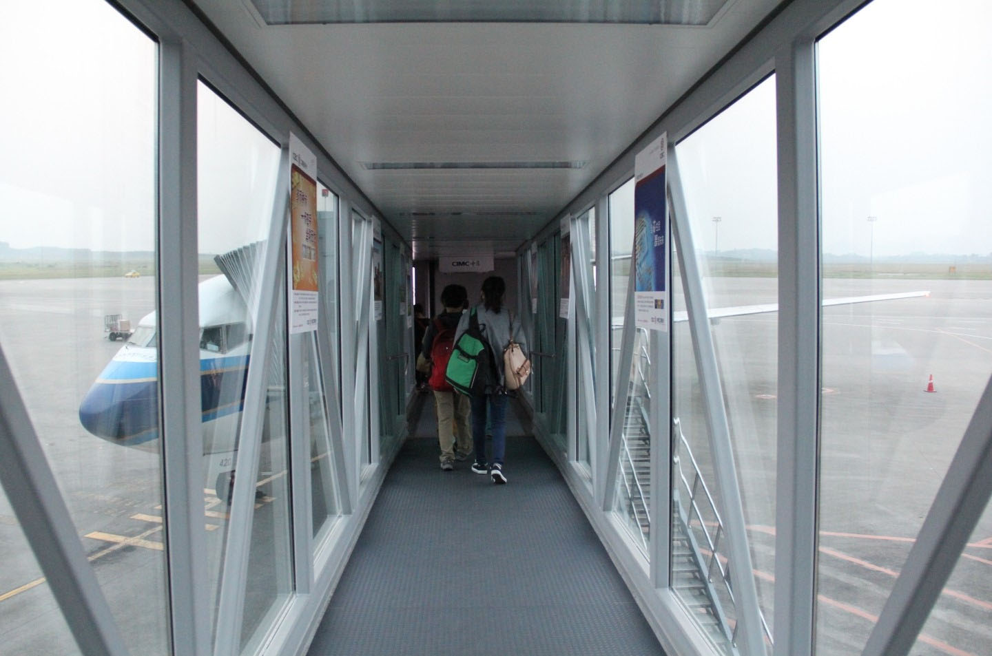 第一次坐飞机最担心什么,第一次坐飞机有什么麻烦