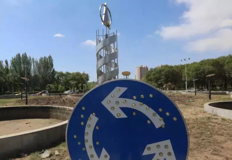 别了!包头极具地标性的雕塑之一北方奔驰“旋律”