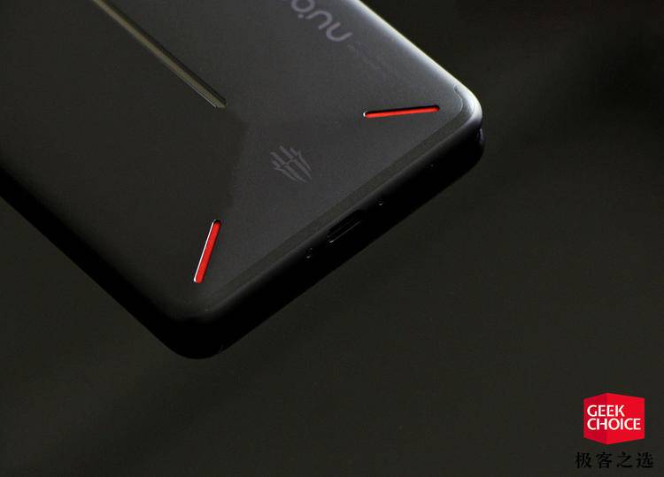 红魔游戏手机全系列最值得买的,红魔手机游戏手柄体验