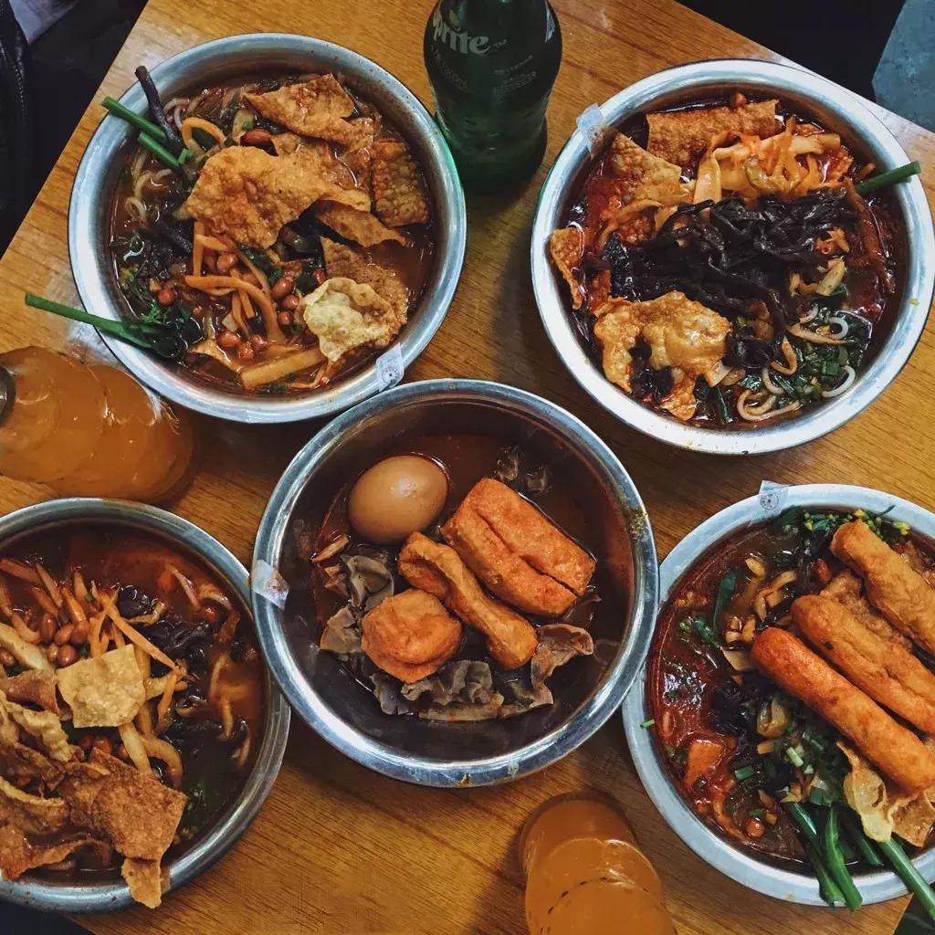 一碗螺蛳粉爱上一座城,一碗螺蛳粉只吃一半