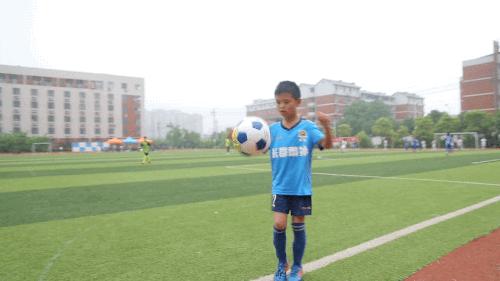 为孩子种下足球的梦想,作为家长一定要支持孩子足球梦