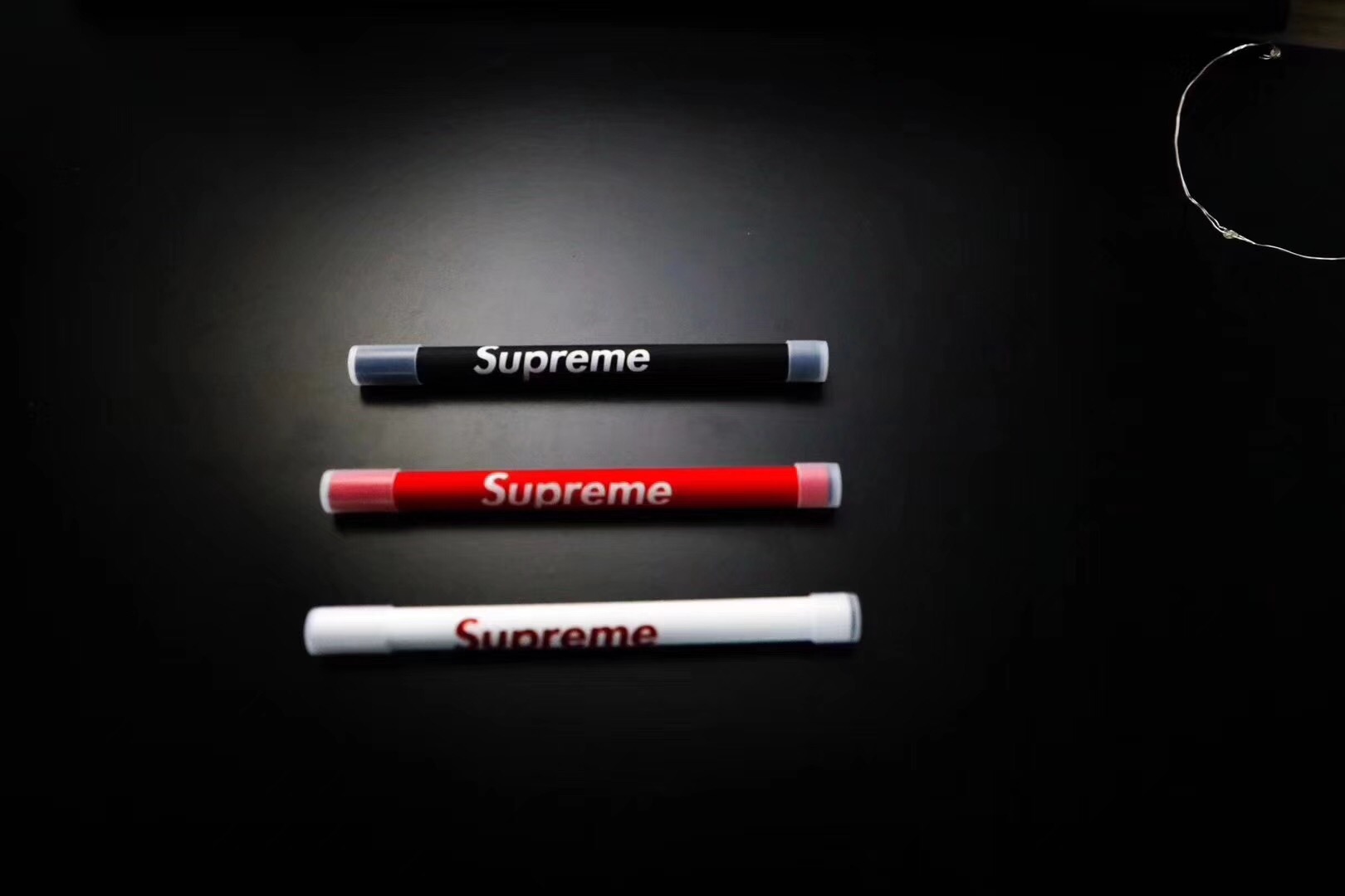 蒸汽火车头怎么能少了Supreme？跨界大王进军*子烟电**界