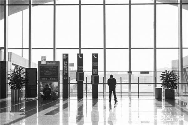 飞行员辞职违约赔偿几百万的视频,飞行员跳槽赔141万仍难离职