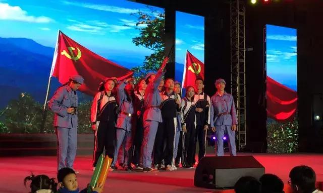 我在西乡中学，等一个人！