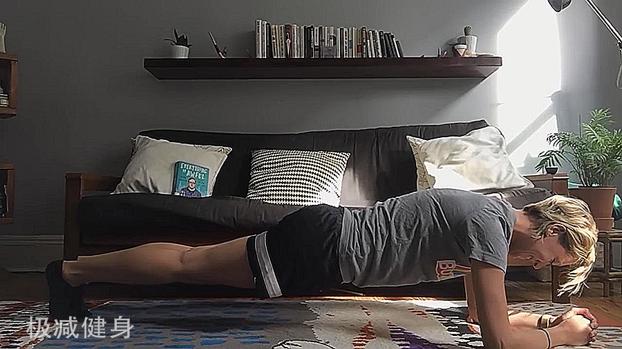 每天做平板支撑1分钟30天变化,每天平板支撑5分钟一个月变化