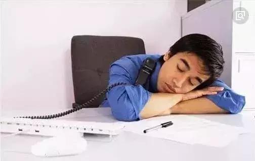 车展销售被抬走,车展销售顾问猝死