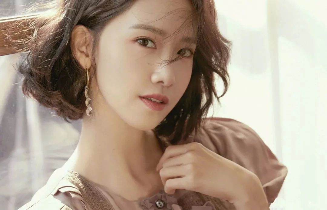 脸小双下巴适合什么发型,大饼脸高颧骨方下巴适合什么发型