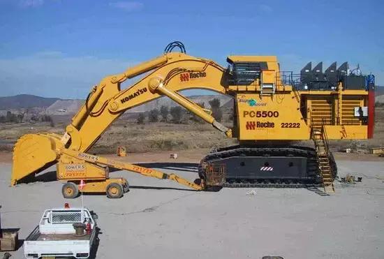 目前世界上最大的小型挖掘机,世界上最小900斤挖掘机