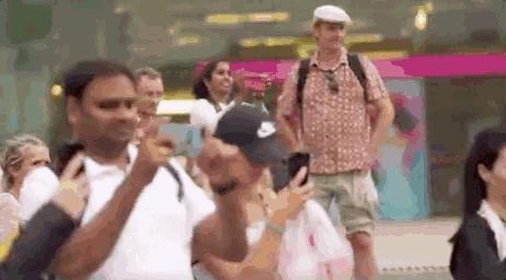 中国姑娘汉服惊呆外国人视频,中国姑娘在国外街头穿汉服惊艳了