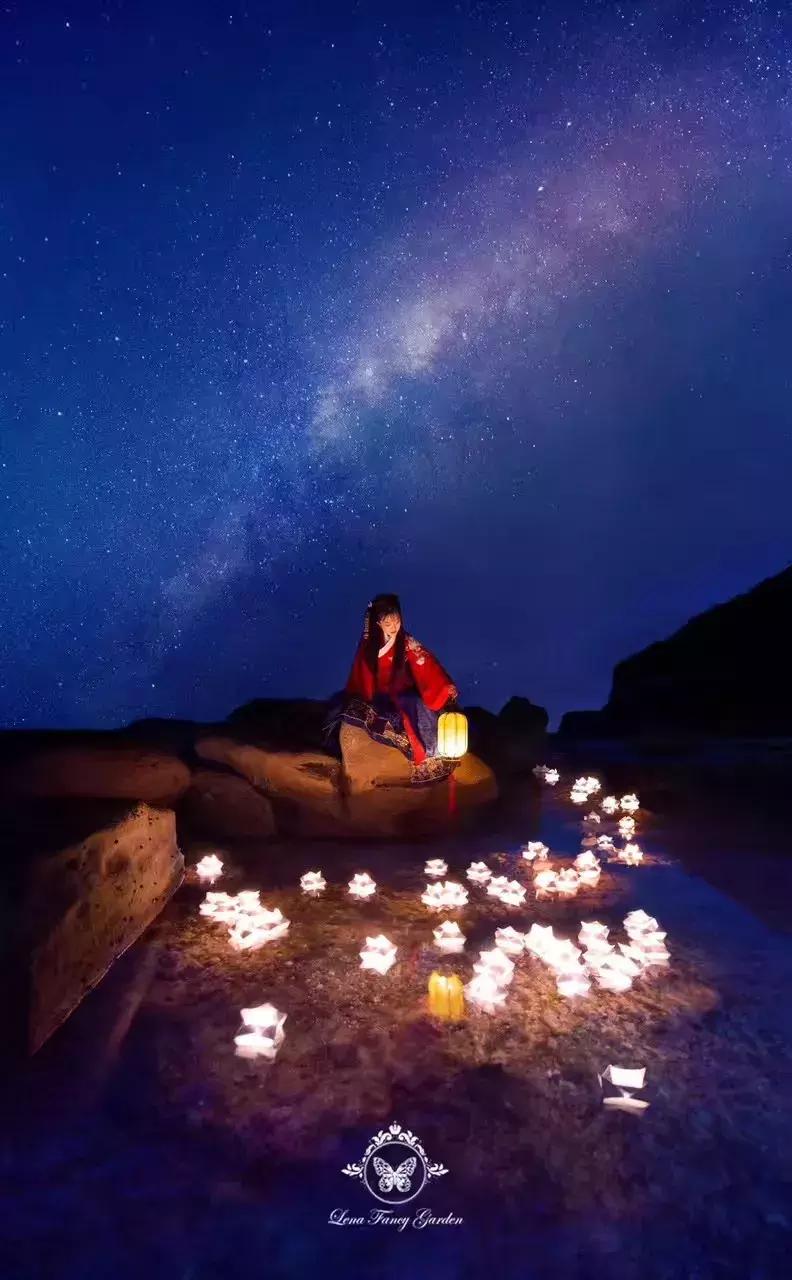 中国姑娘汉服惊呆外国人视频,中国姑娘在国外街头穿汉服惊艳了