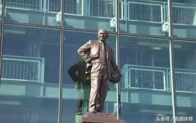 足球场上的催人泪下的瞬间,足球赛场十大感人时刻