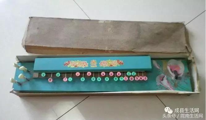 老汉弹凤凰琴,山东大爷弹凤凰琴