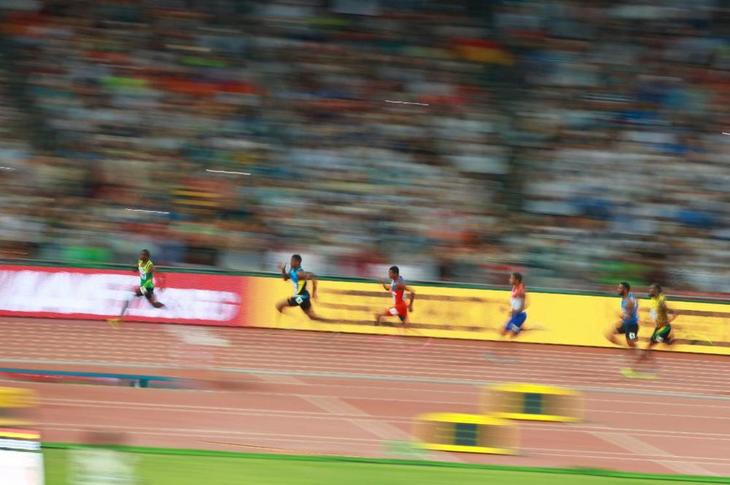 佳能新款全画幅专业微单eosr,佳能全画幅微单eosr5