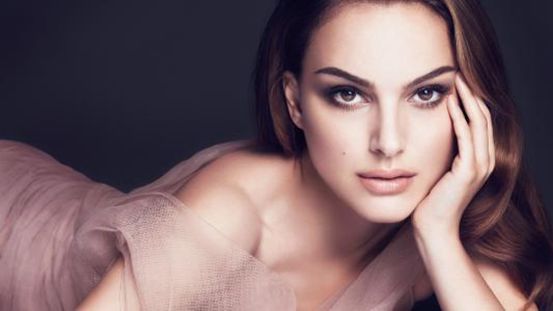 为什么平胸的女生都这么好看,平胸的妹子怎么改变