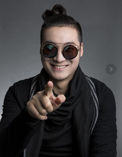 走在古典与时尚的路上,行走在古典与时尚的时候