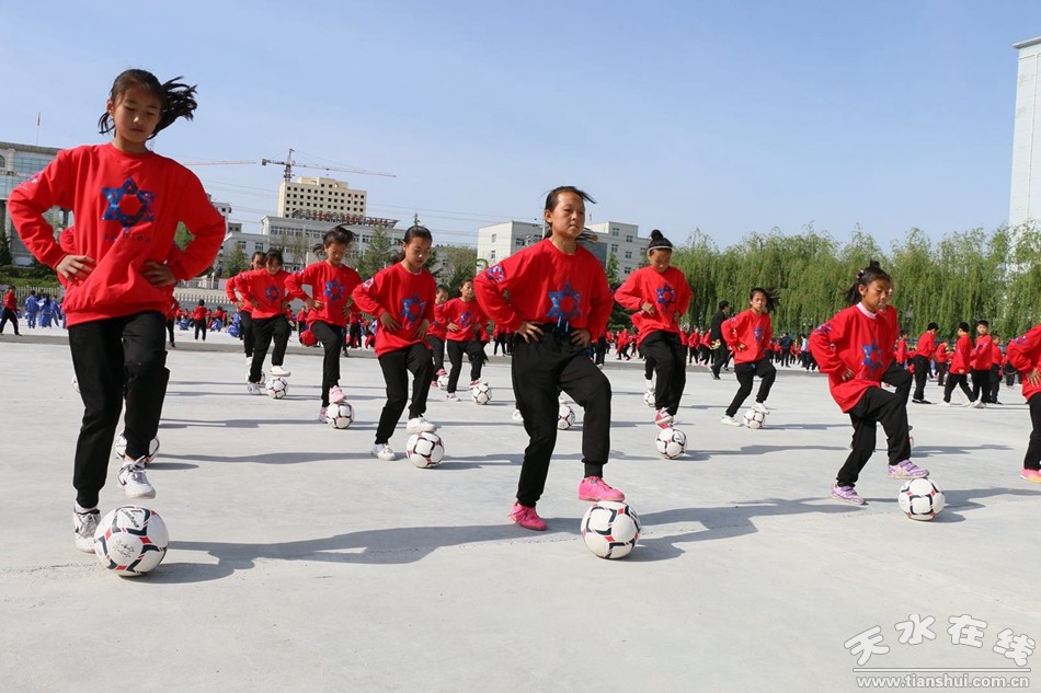 阳光体育大课间亮出青春活力,朝阳小学阳光体育大课间