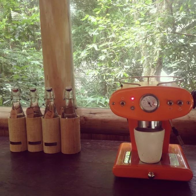 衣冠不整恕不招待厨师,衣冠不整不让进的饭店