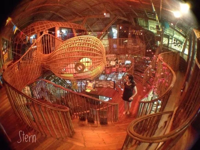 衣冠不整恕不招待厨师,衣冠不整不让进的饭店