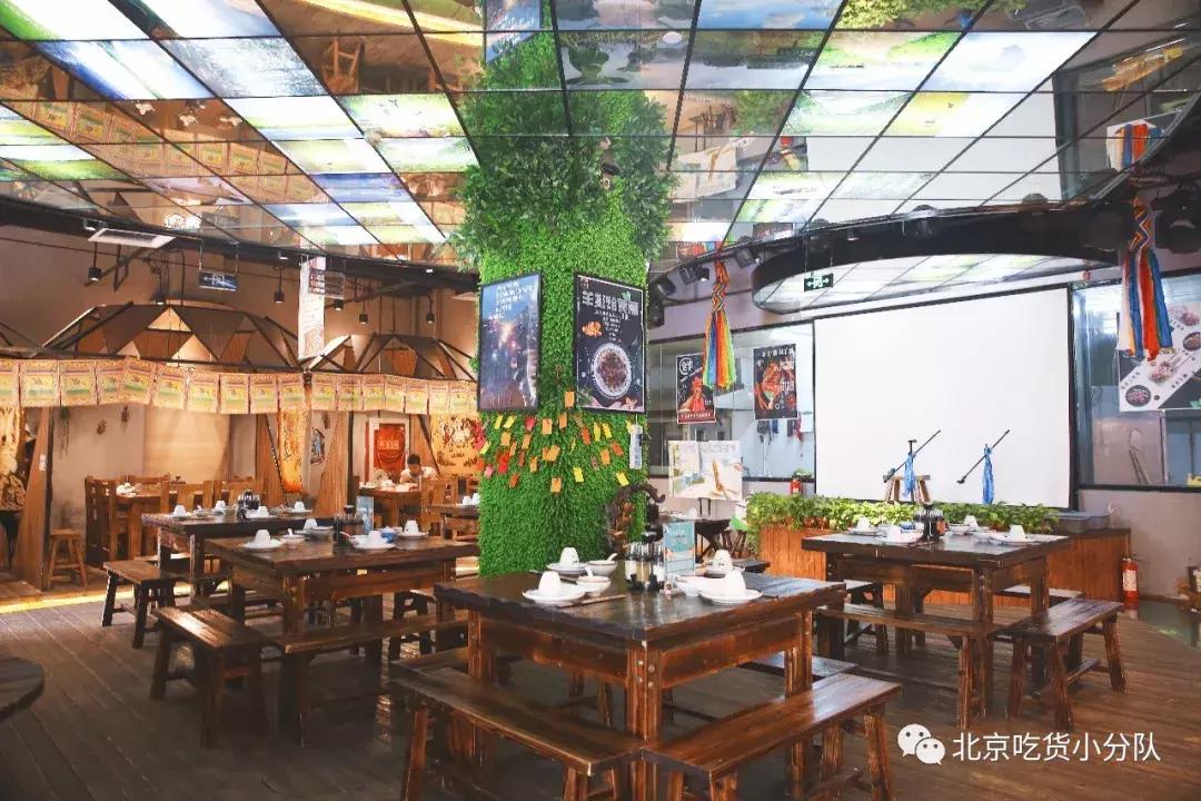 小奶桶烤肉，坐帐篷里吃