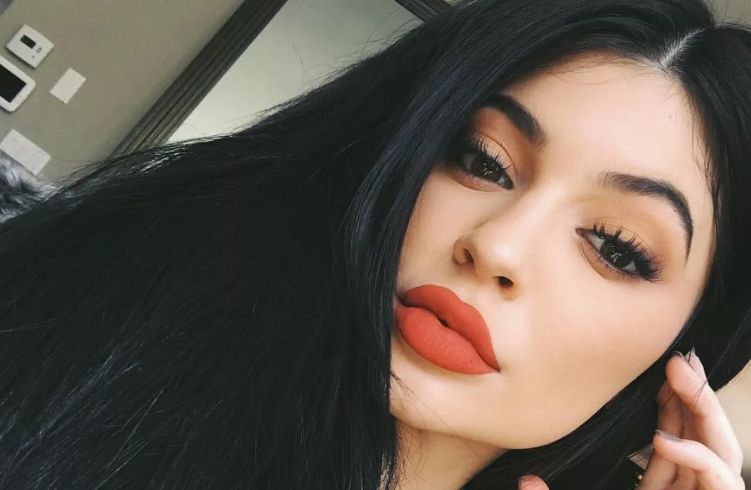 时尚集团找到苏芒接班人；Prada市值重回1000亿