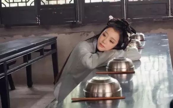 90后中国姑娘，在澳洲街美哭外媒