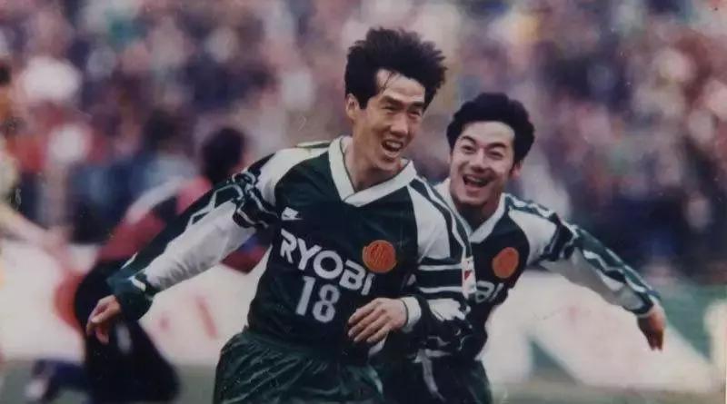 自从穿上了“国安绿”，地铁站检票的小姐姐都开始跟我套磁了