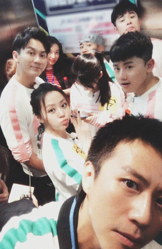 杨幂参加了几次跑男,杨幂baby同款造型现身机场