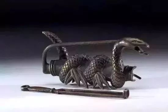 从前的锁古朴图片,庄严古朴的中国锁