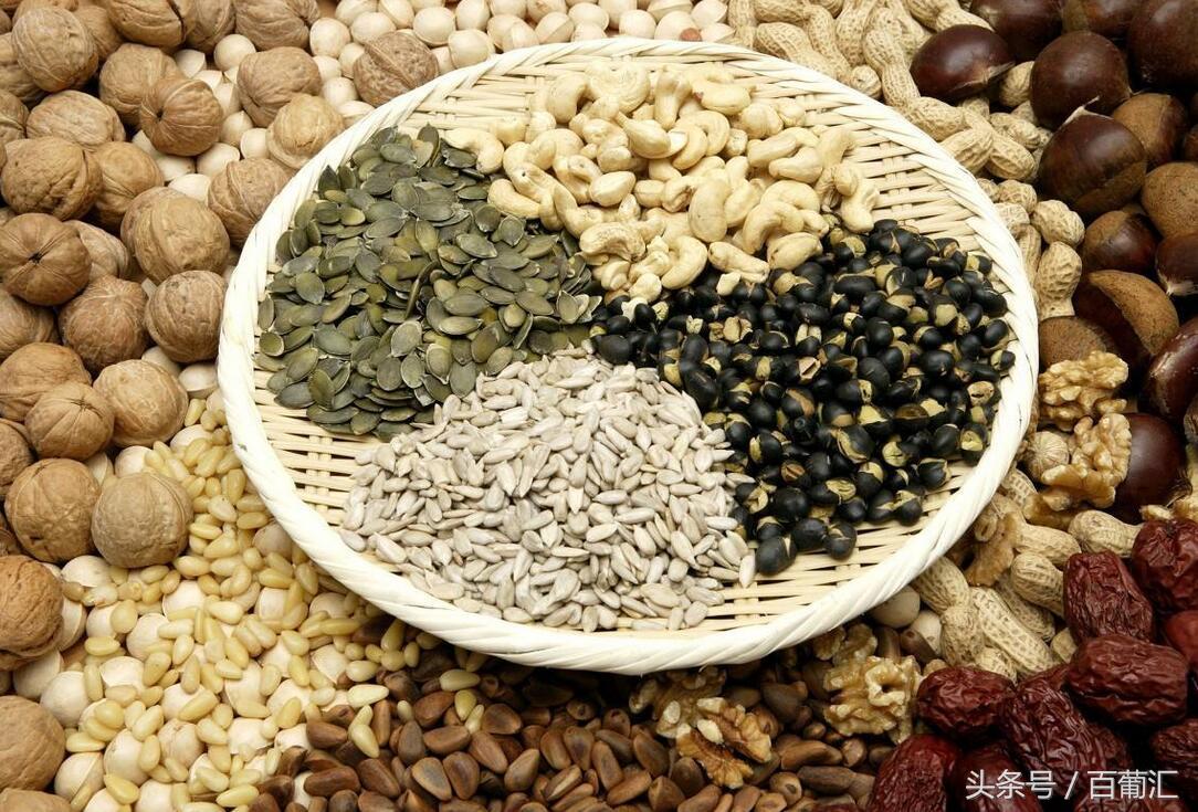 在家看电视和睡觉吃零食,在家看电视吃苹果