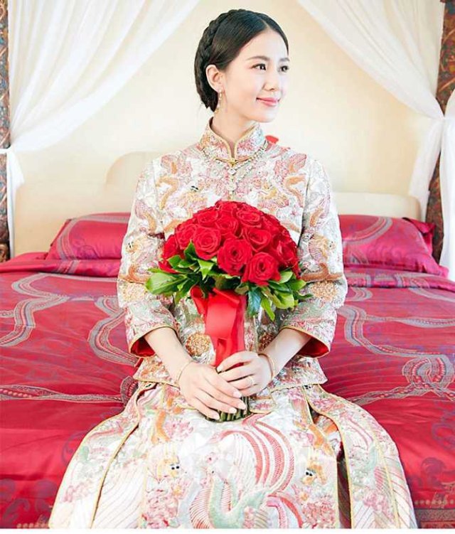 有哪些女明星婚礼穿的秀禾服,明星结婚穿的秀禾服