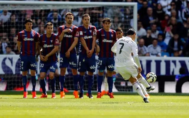 浦和红钻vs鹿岛鹿角任意球,逆天任意球鹿岛鹿角