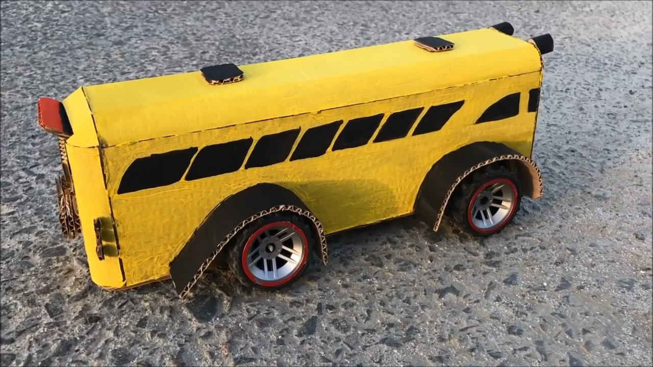 纸板公交车手工制作,手工公交车制作幼儿园纸箱