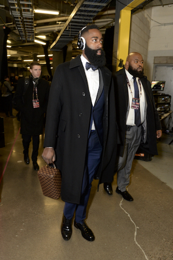 nba球星带的饰品,nba球星的包里装着什么