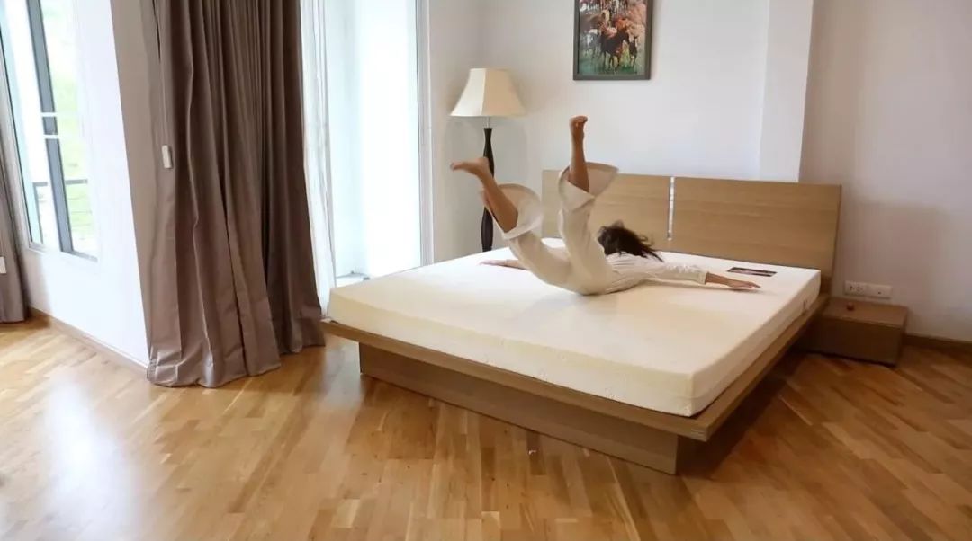 泰国文化礼仪之泰国水灯节,泰国水灯节开幕式视频